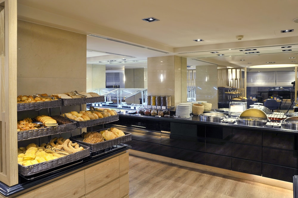 Melia Athens 42/73