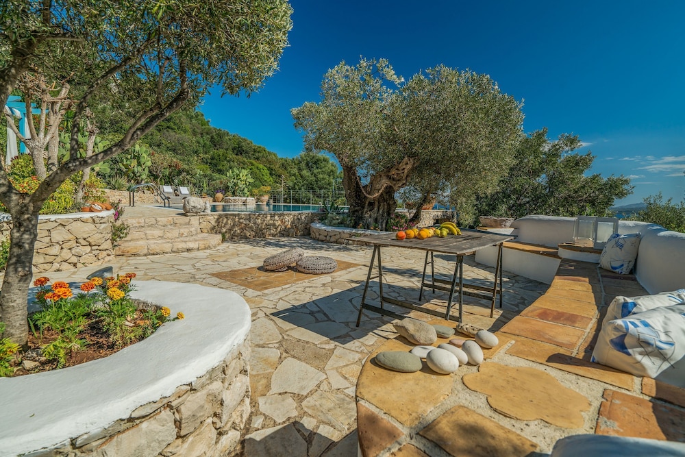 Askos Villa 10/35