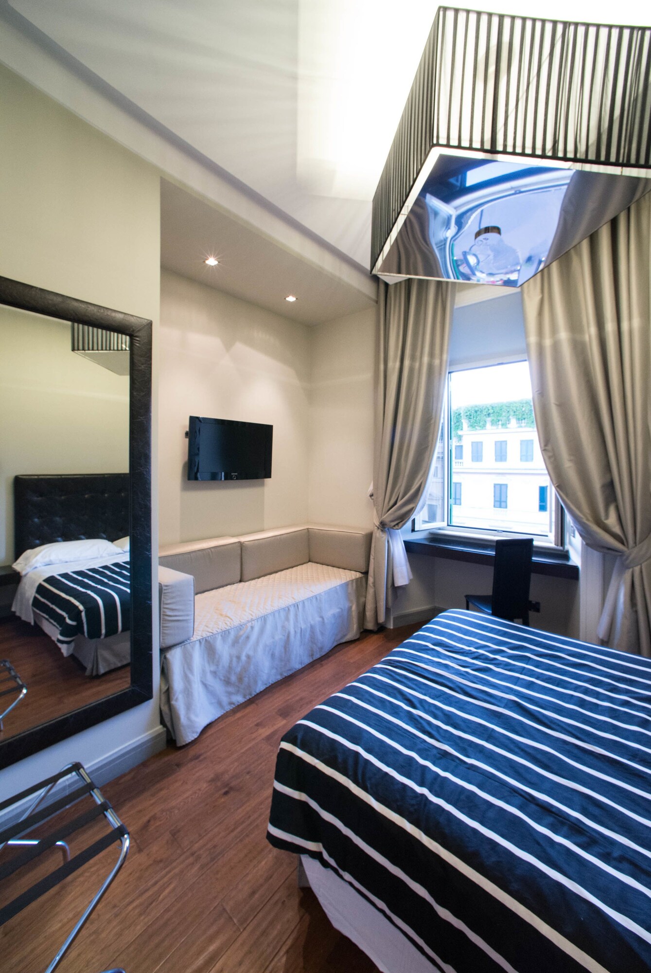 ROOM, TRIPLE