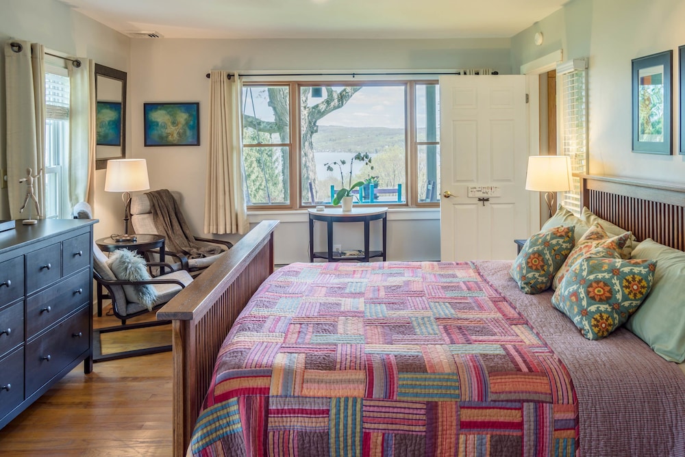 Moonshadow Bed and Breakfast 49/69