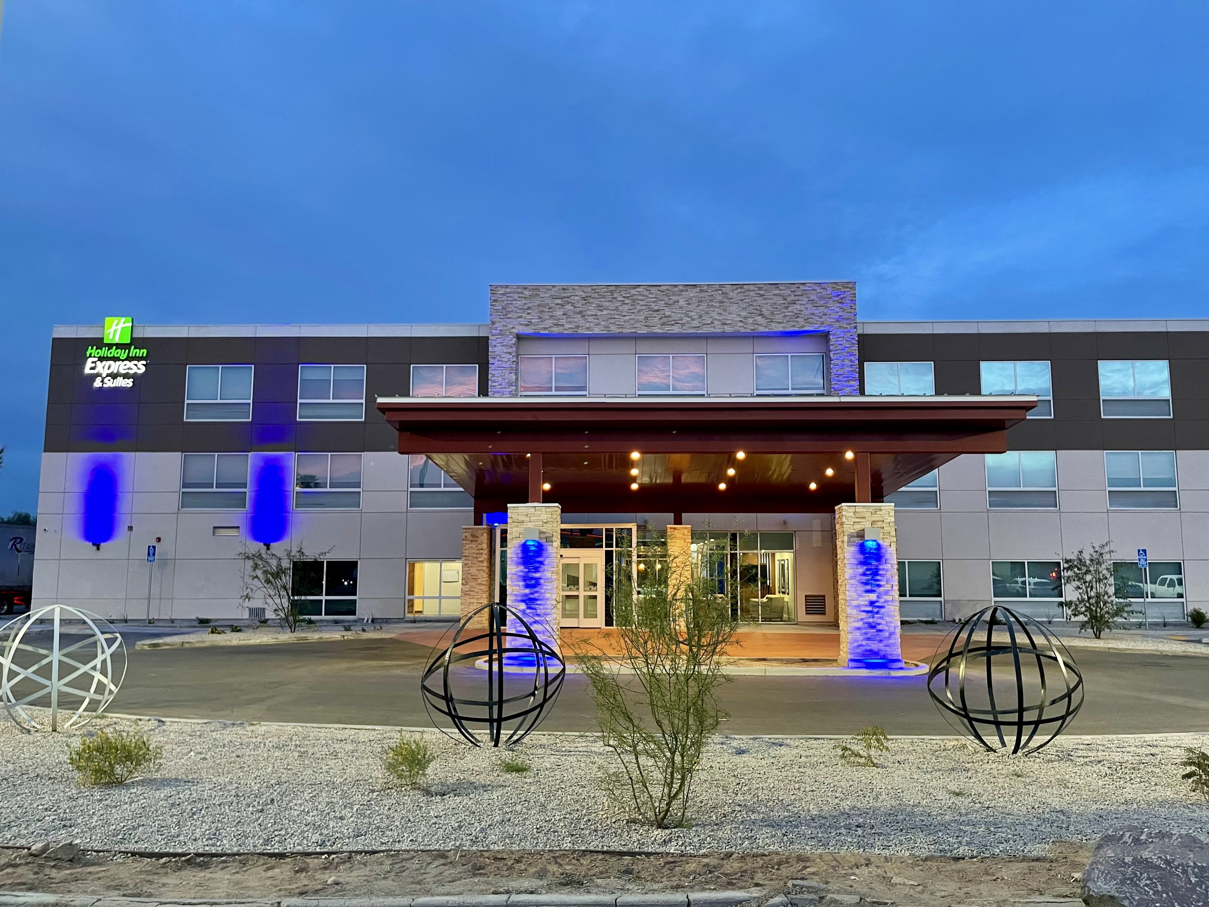 Holiday Inn Express and Suites Blythe in BLYTHE - CA