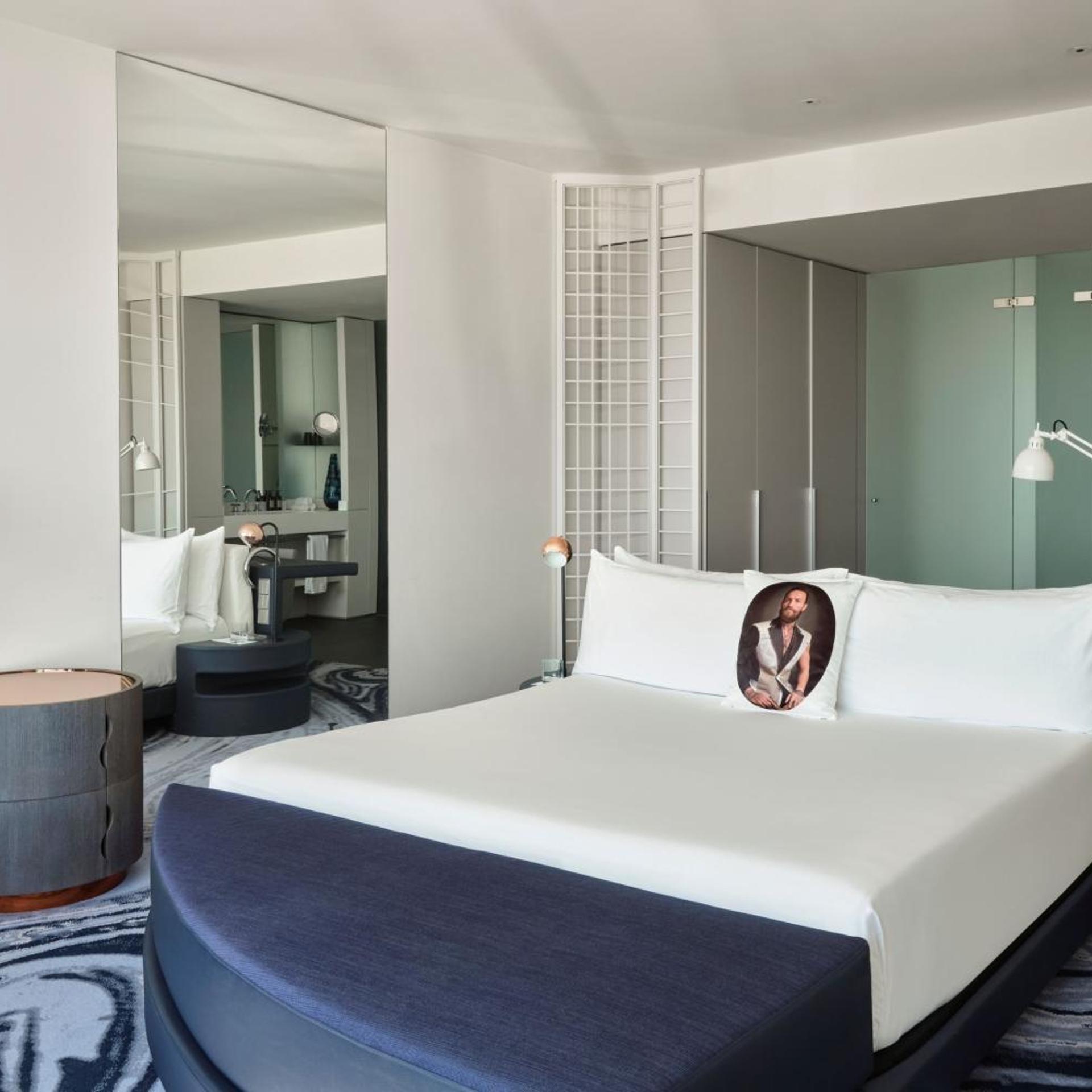 Sky, Premier, King Bed, Marina View