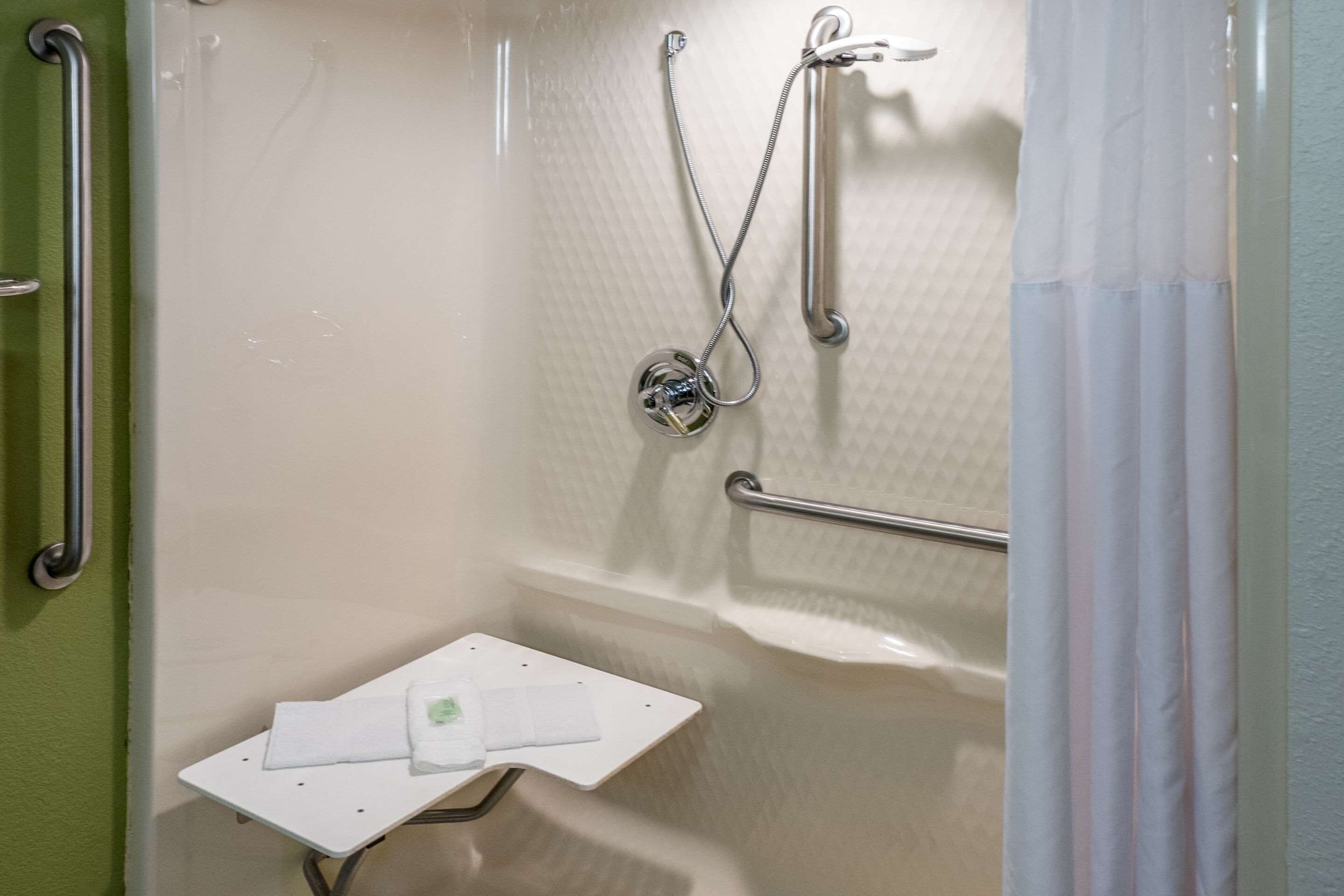 غرفة بسرير كوين لذوي الإعاقة، Sleep Inn & Suites Cross Lanes - South Charleston, WV 3/3