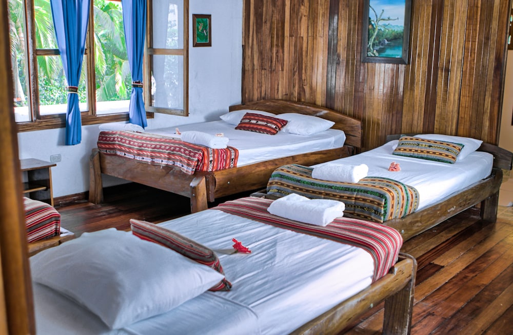 La Isla Inn Hotel 7/52