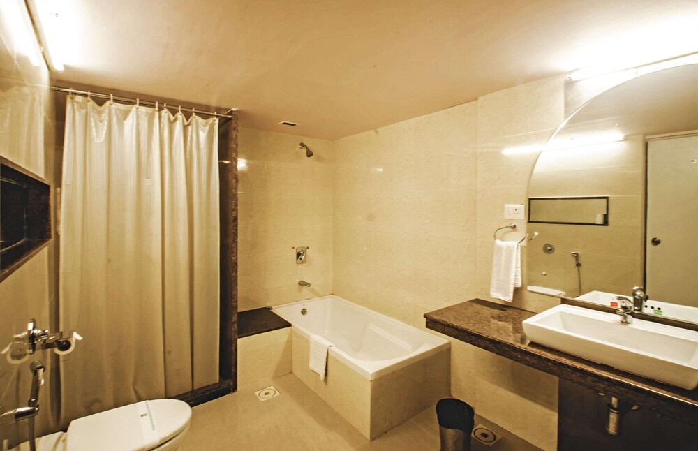 Quality Inn Regency Nasik 21/66
