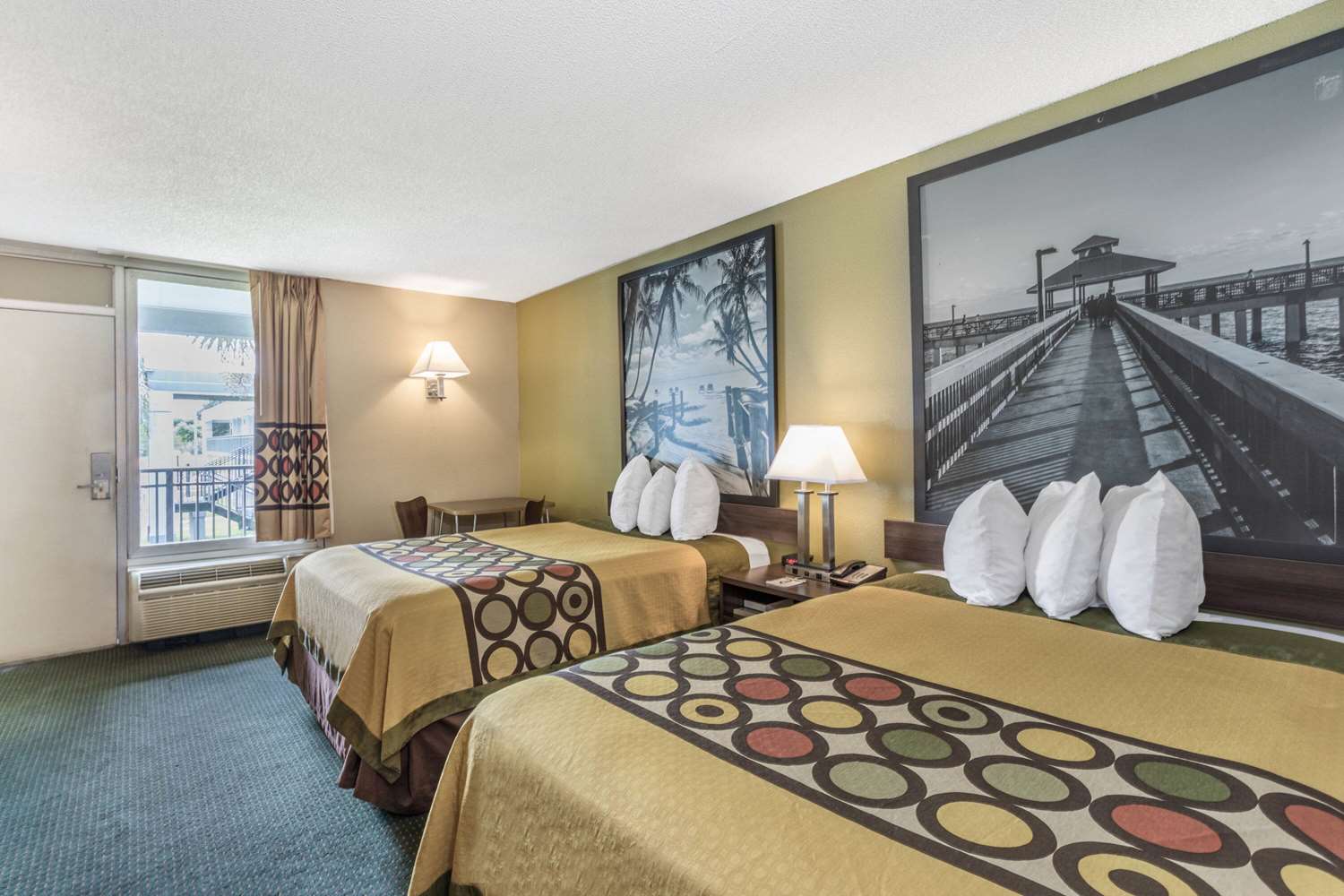 Super 8 by Wyndham Ocala I-75 20/56