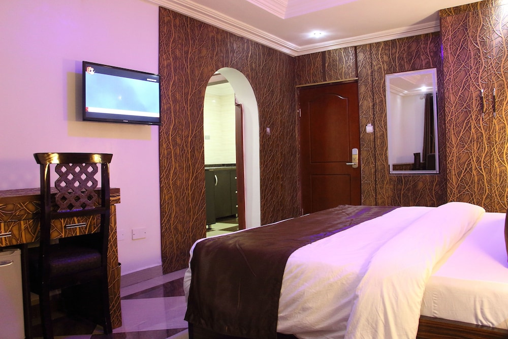 E-Suite Hotel 14/37