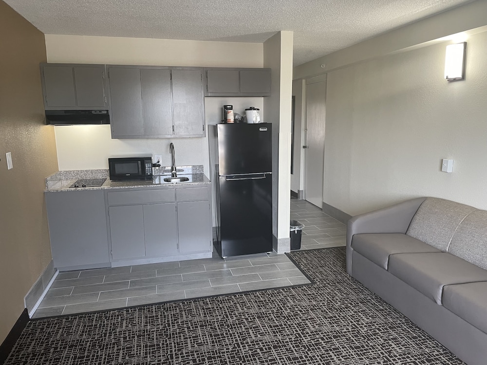 Quality Inn & Suites Spring Lake - Fayetteville near Fort Bragg 19/41
