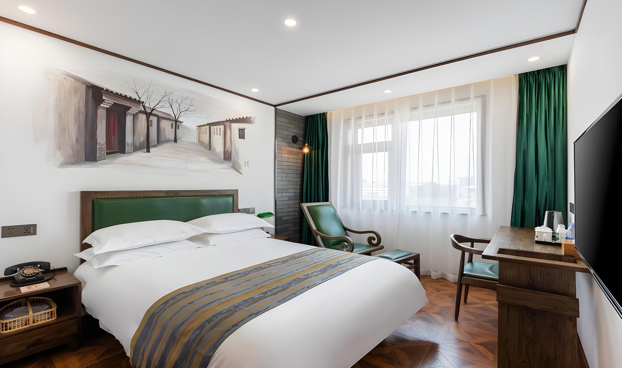Elegant, Double Bed, Bathtub