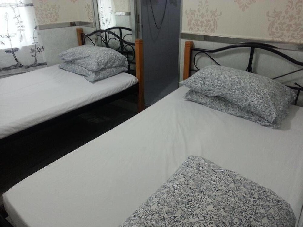K & B Hostel 48/64