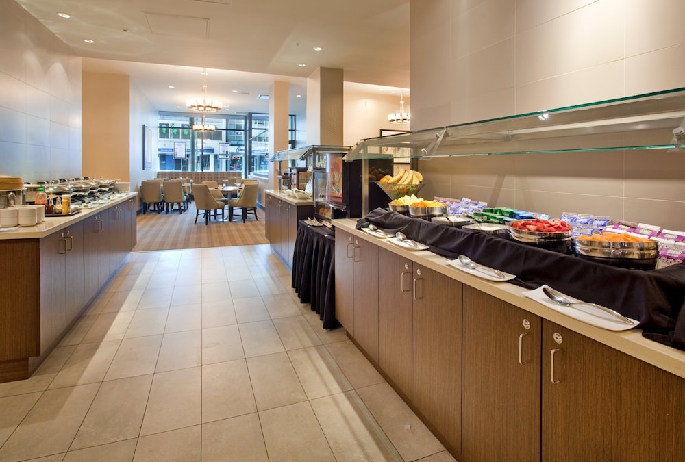 Holiday Inn Vancouver Centre 44/73