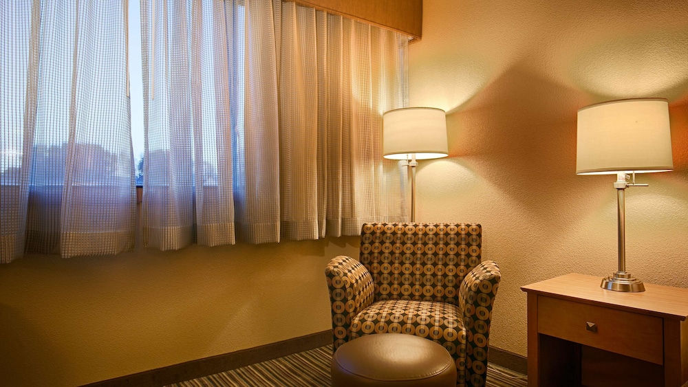 Best Western Plus Reading Inn & Suites 29/37