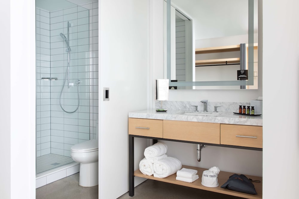 Premium, 2 Queen Beds, Urban View, City View, Canopy By Hilton Austin Downtown 5/5