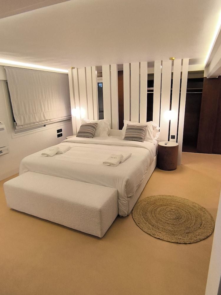 LUXURY, SUITE