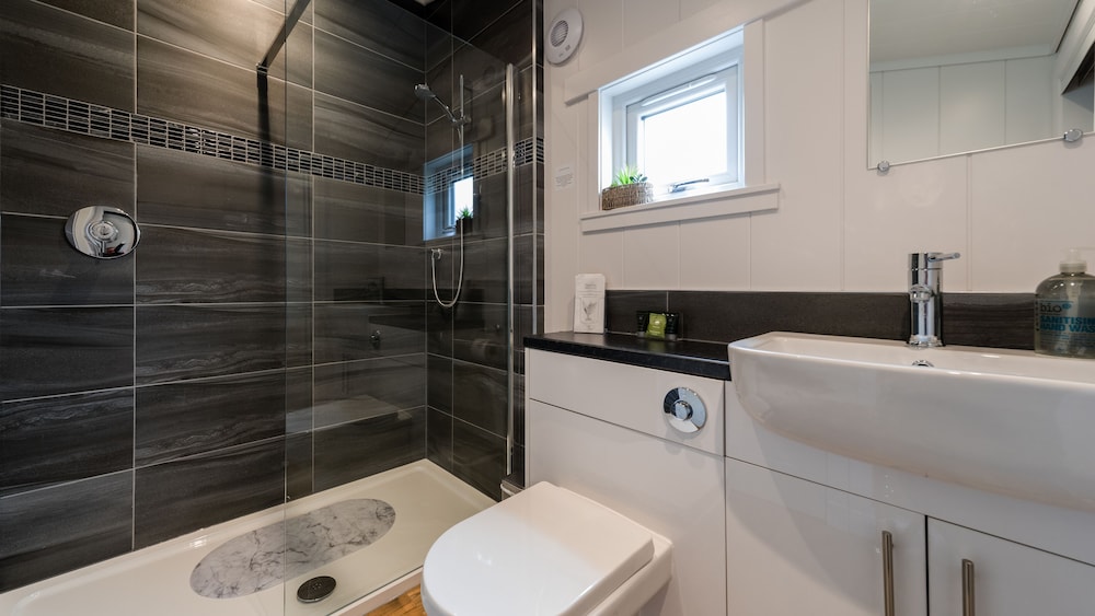 Tayview Lodges 48/50