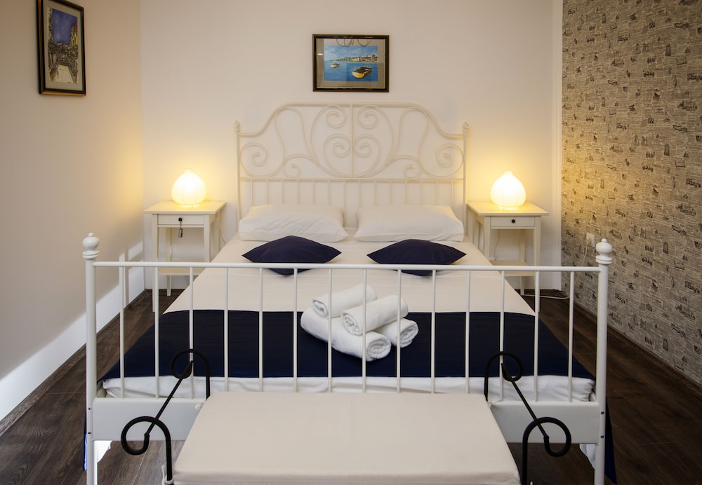 Prior Suites Split 25/50