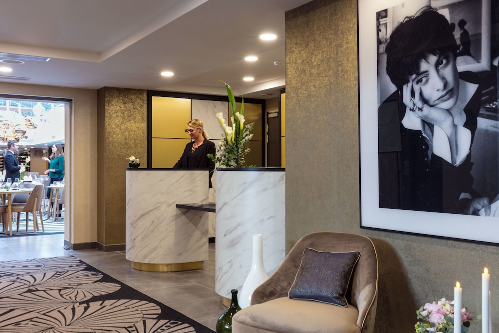 Niepce Paris Curio Collection By Hilton 2/39