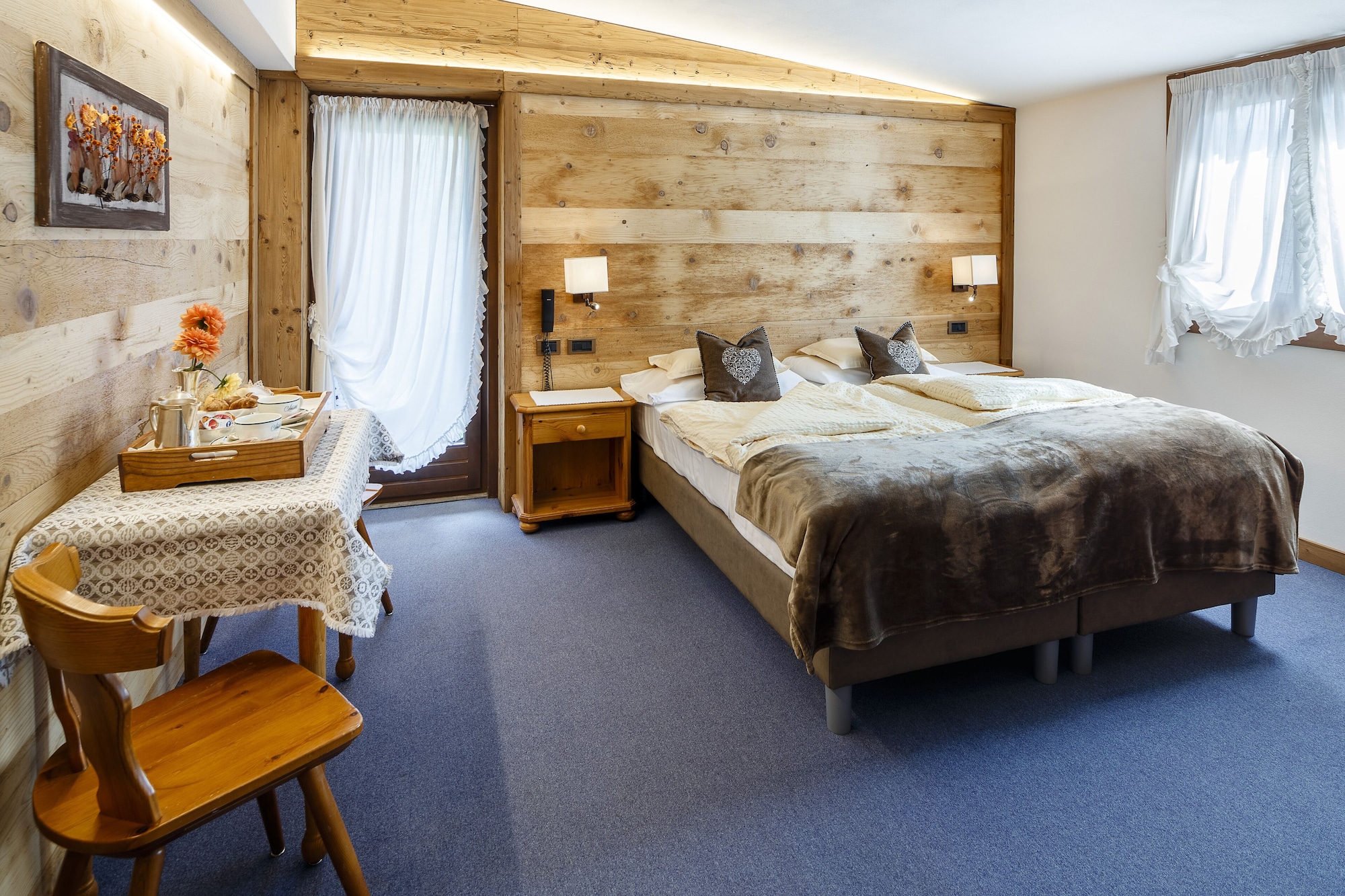 ROOM, SINGLE