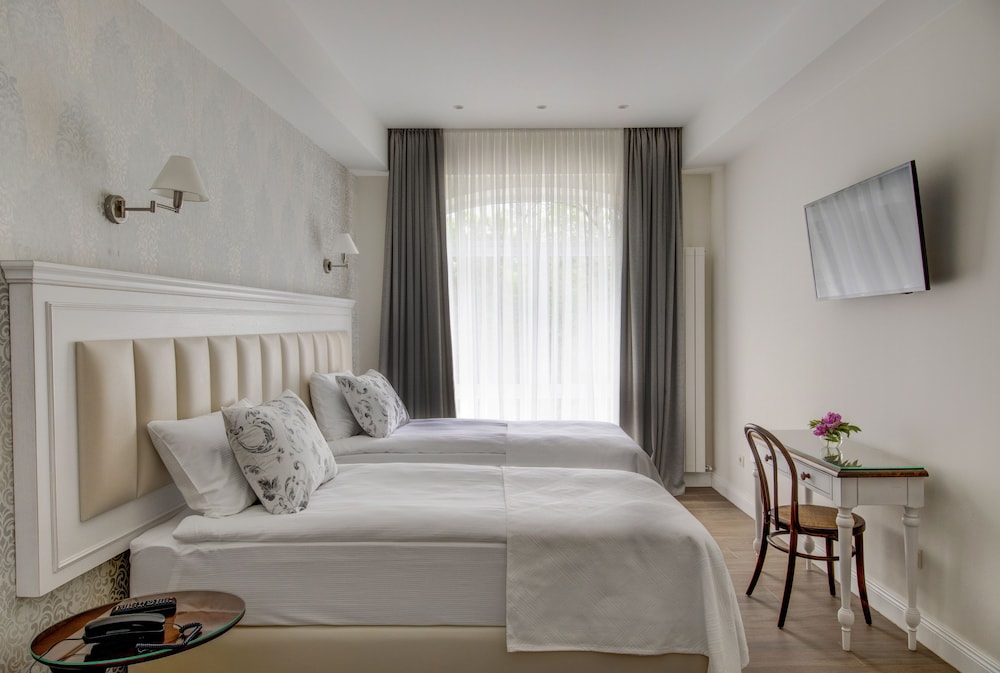 STANDARD, DOUBLE OR TWIN BED
