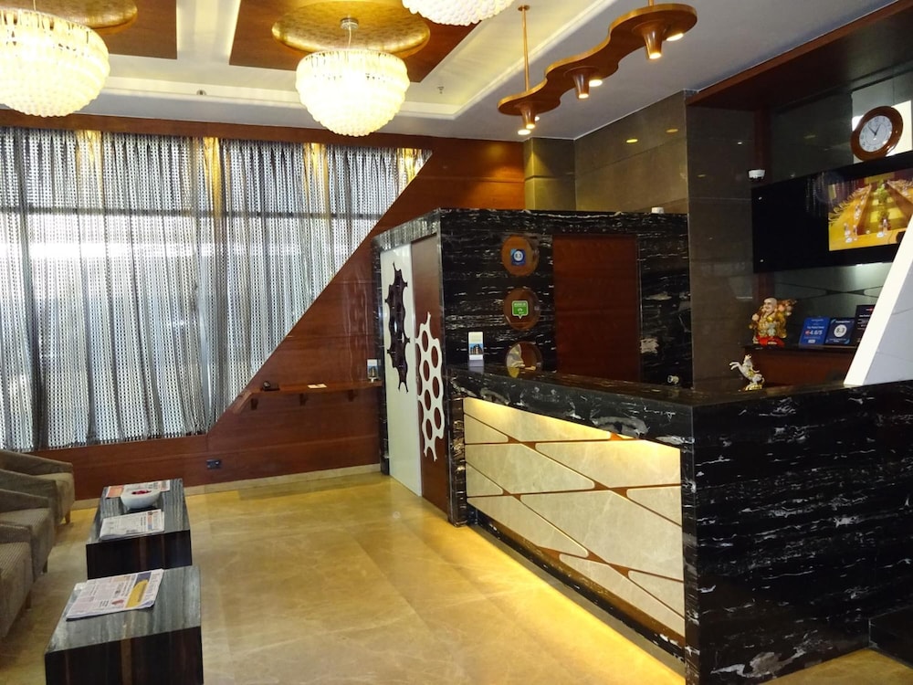 Hotel Cosmopolitan Ahmedabad 52/62