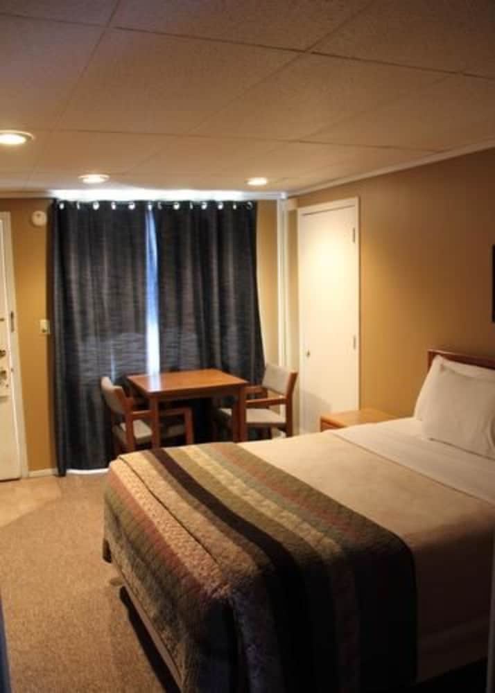 Lakeshor Motor Inn 10/42