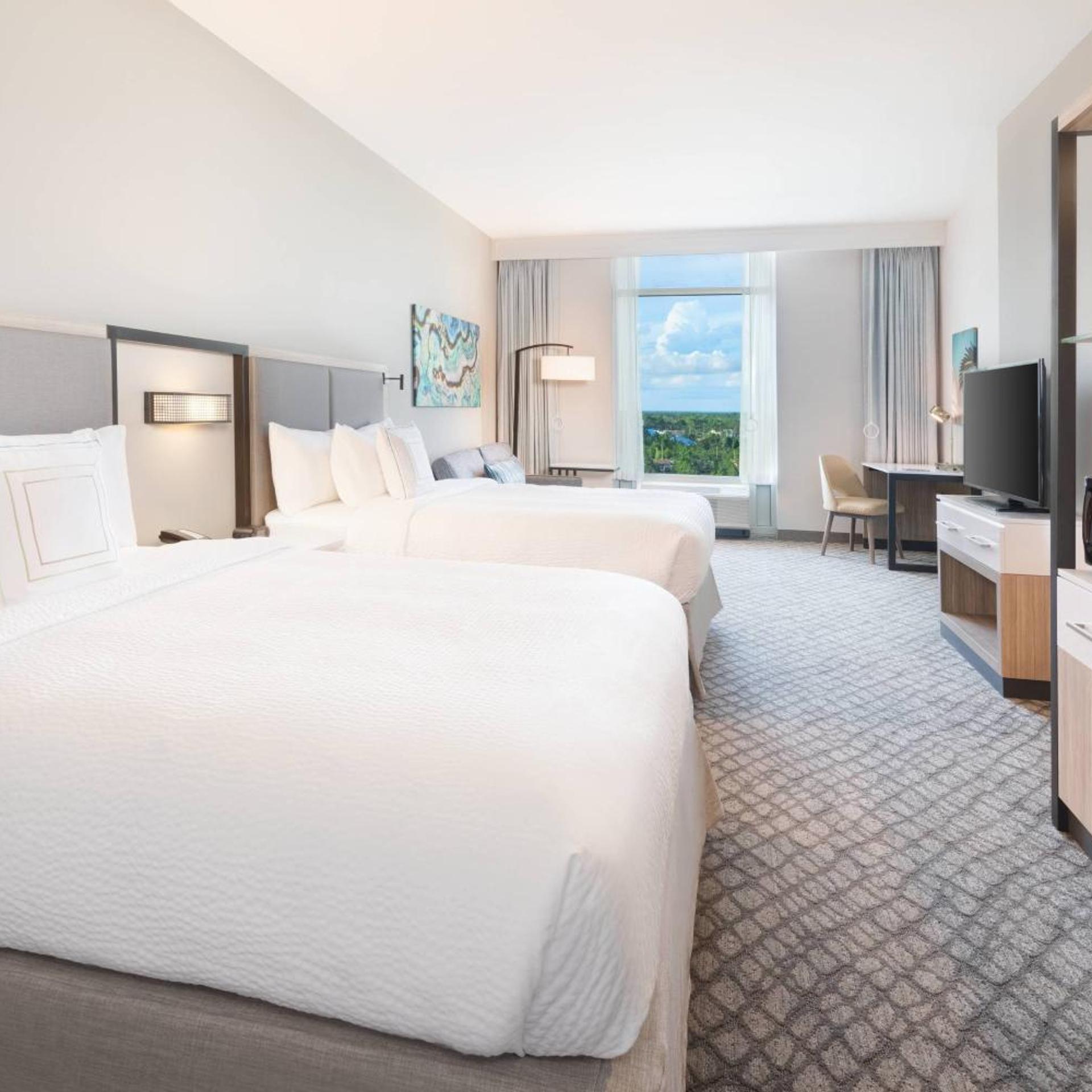 Suite, Queen Bed, Inland View, Accessible
