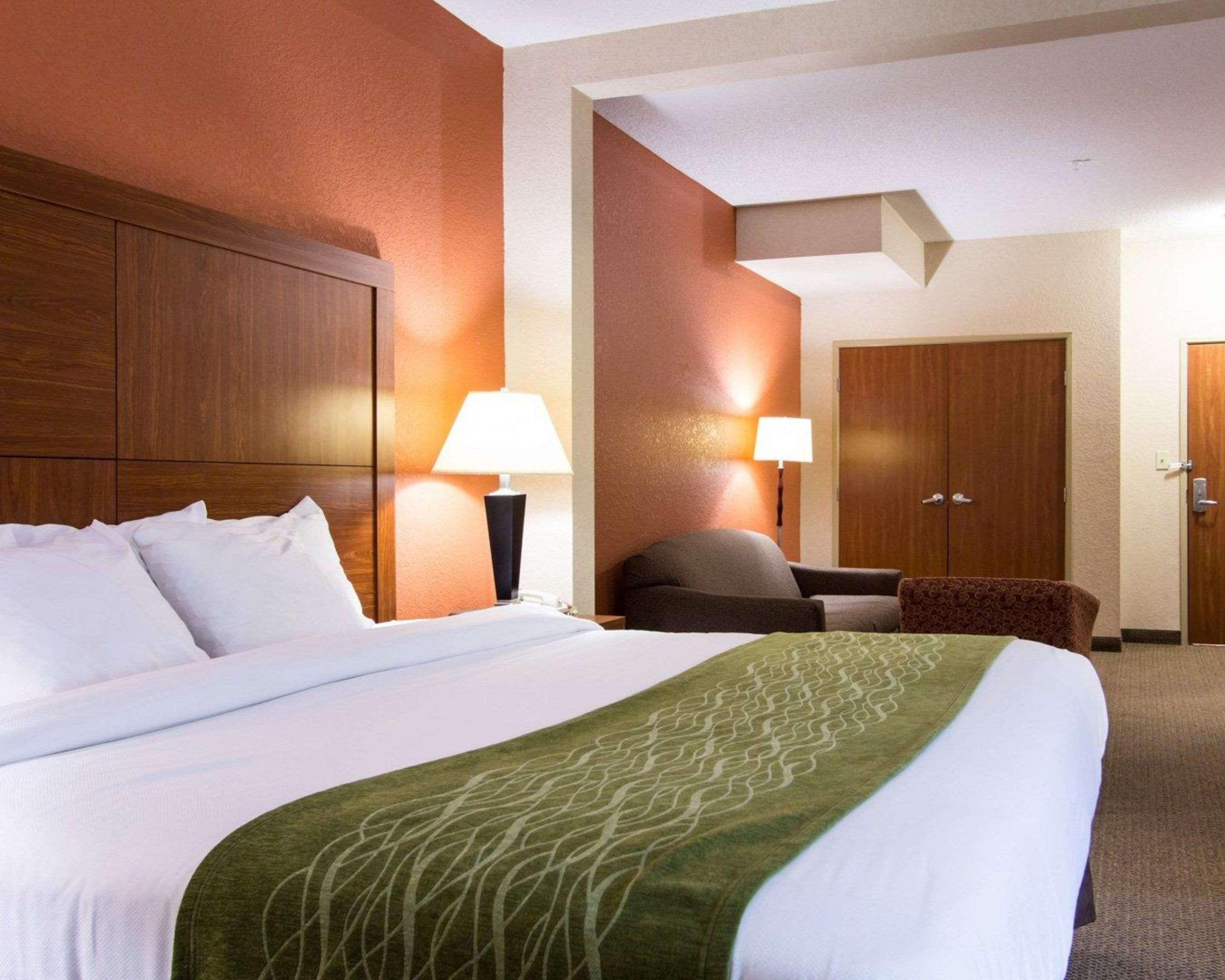 SUITE, KING BED