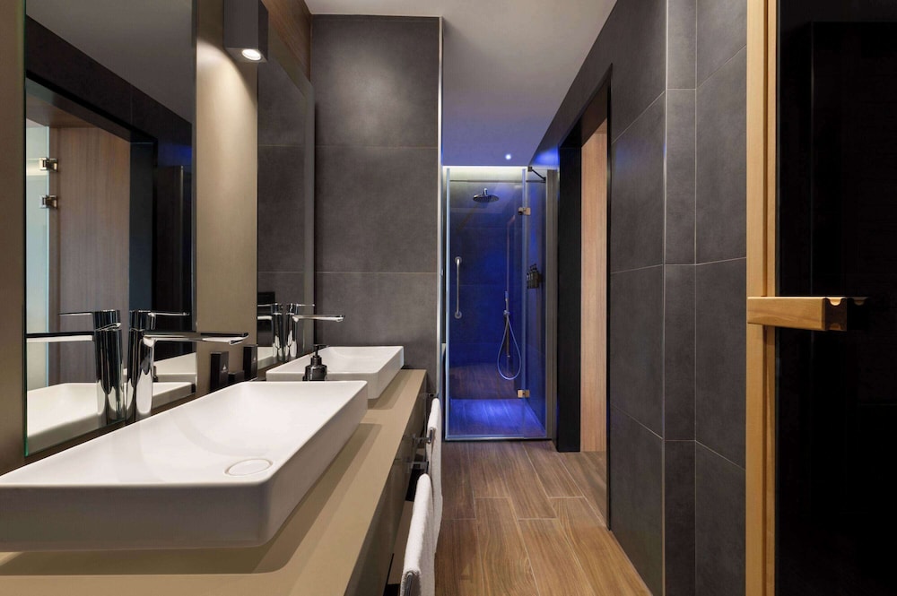 غرفة تنفيذية بسرير كينج بإطلالة على المدينة، FT Lotus Thermal Hotel & SPA Trademark Collection by Wyndham 4/6