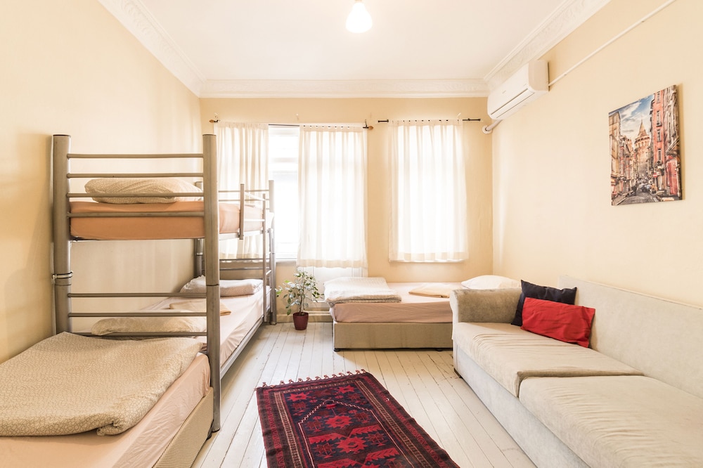 Levanten Hostel 42/53