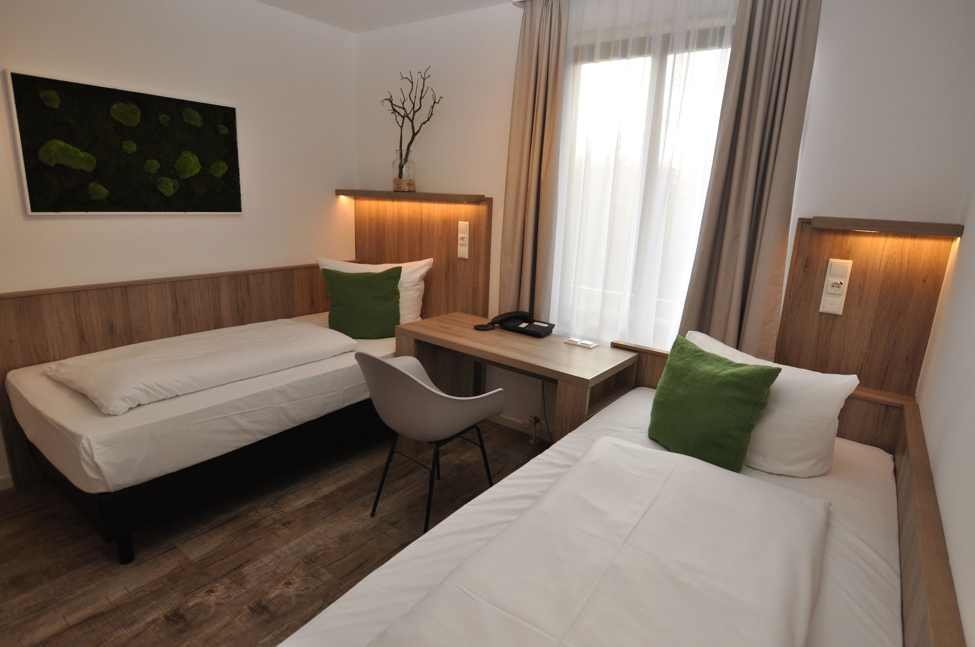 CITY, TWIN BEDS