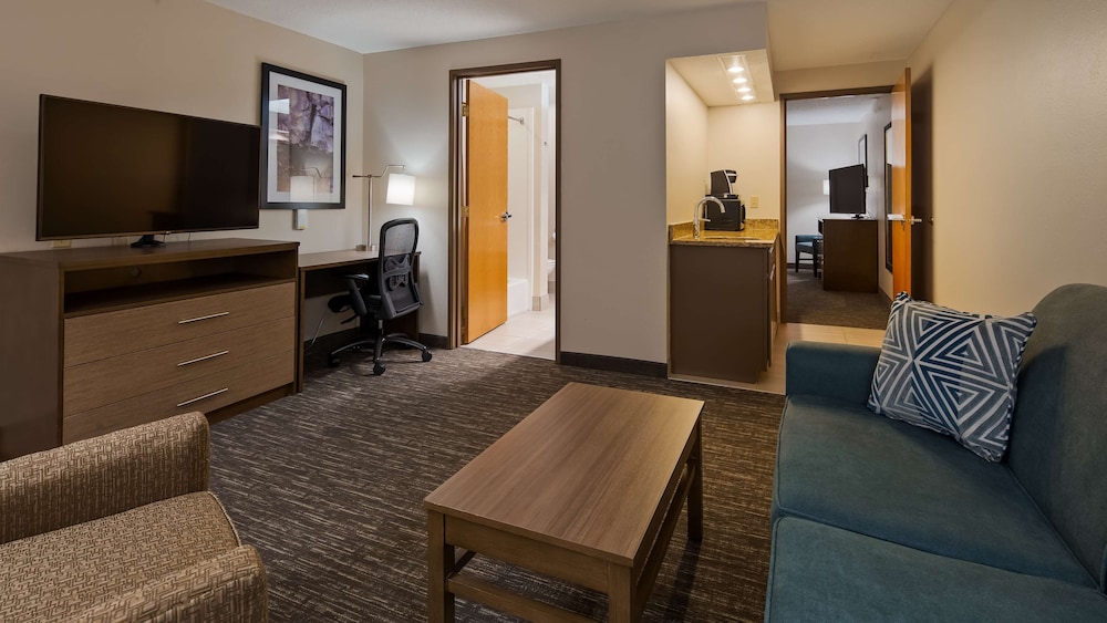 Best Western Plus Hudson I-94 15/28