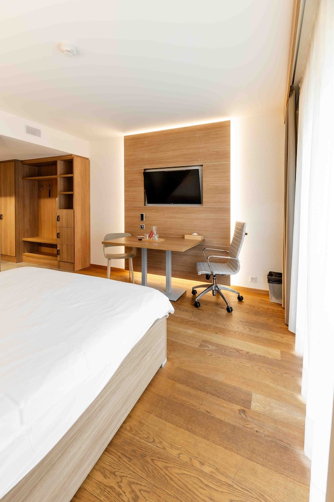 Los Lorentes Residences 11/50