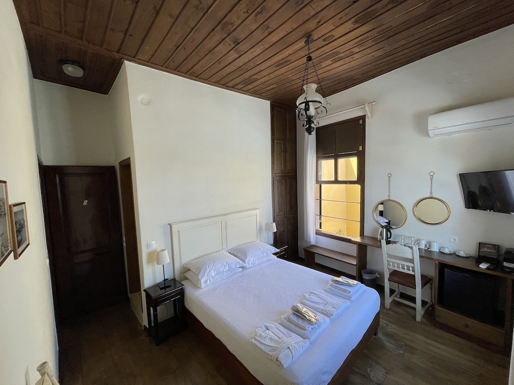 Captain Vasilis Hotel 25/56