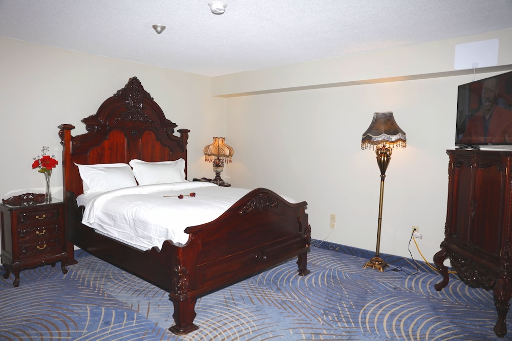 Fullerton Manor Inn 17/37