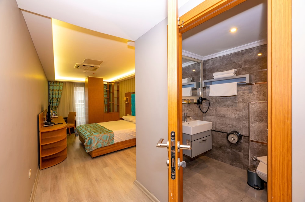 Grand Palace Hotel 49/50