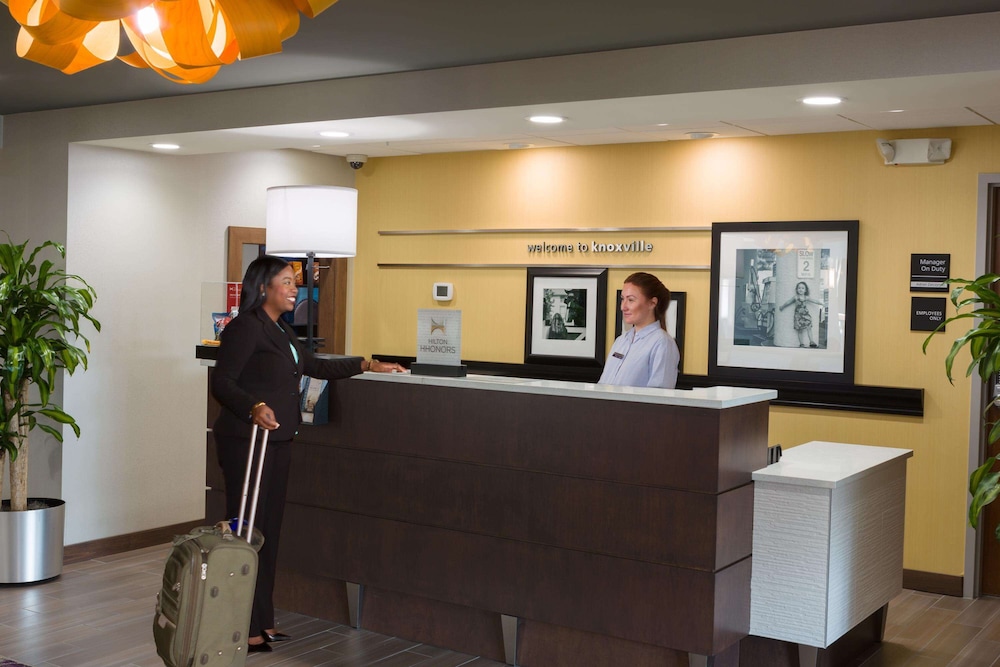 Hampton Inn and Suites Knoxville Papermill Drive 8/41