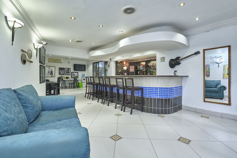 Inn & Out Sandton Park 2/37