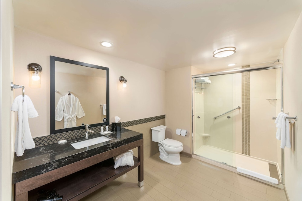 Hyatt Place Greenville/Downtown 63/64