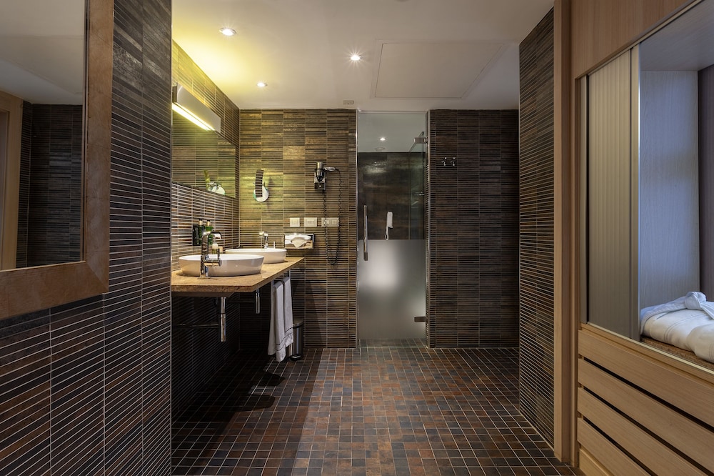 The Level at Melia Sevilla 40/62