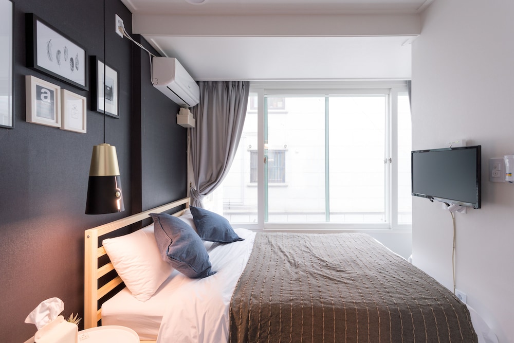 Mono House Hongdae 2 16/71