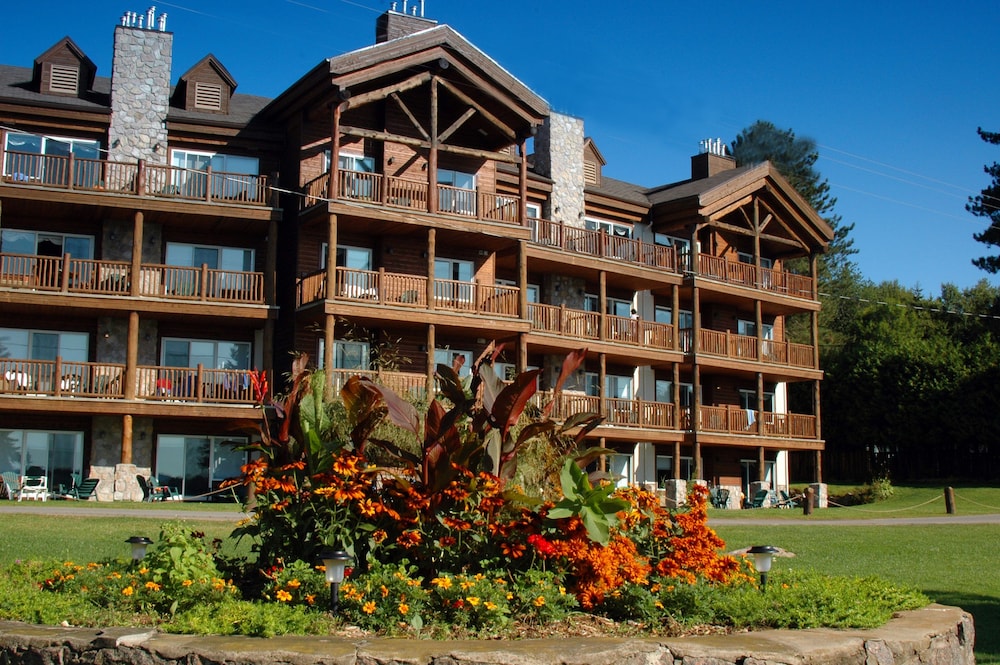 LE GRAND LODGE MONT-TREMBLANT 10/69