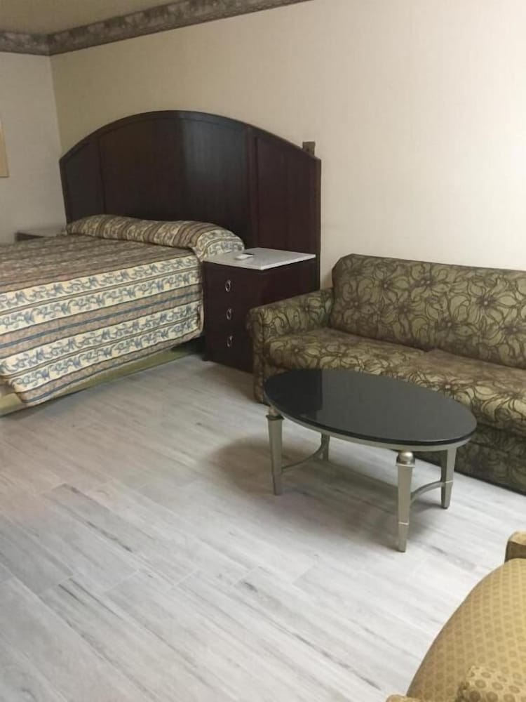 Regency Inn Norco 30/42
