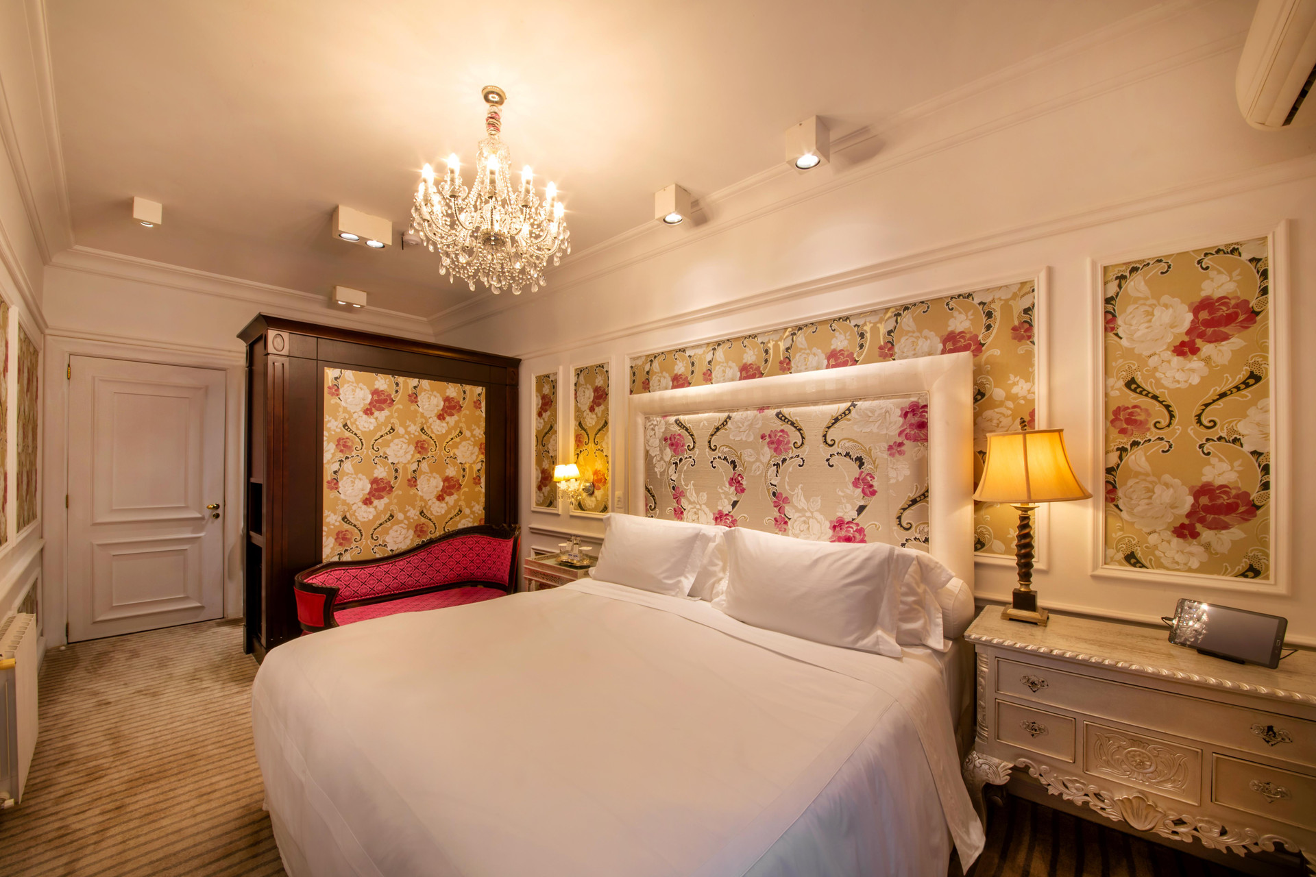 Deluxe, Double Bed, Valley View