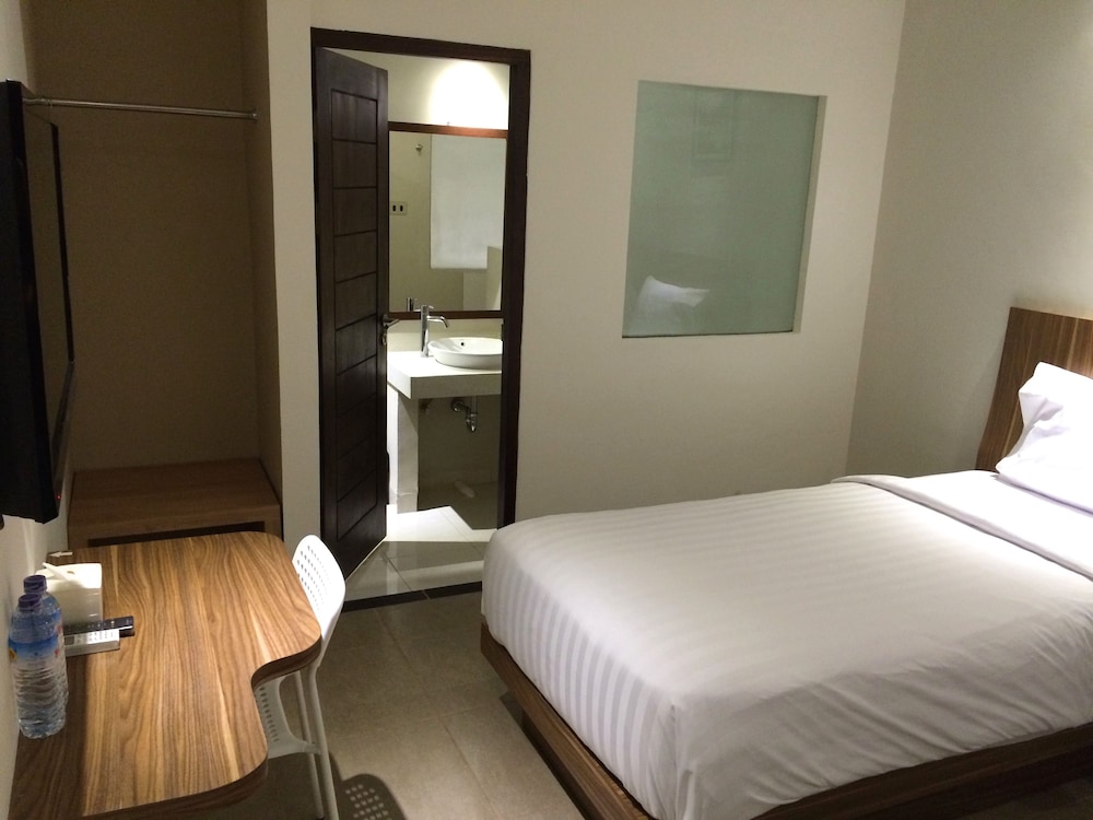 Hart Hotel 7/39