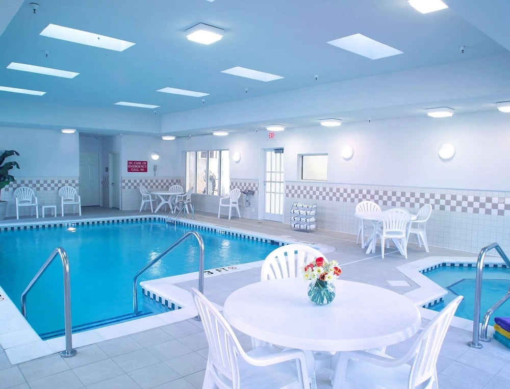 Country Inn Suites By Radisson Newport News South Va 14/25