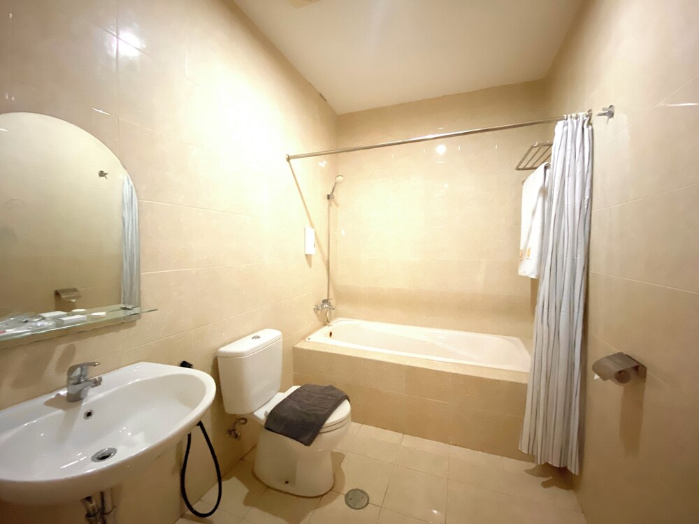 Golden Season Hotel Samarinda 17/18