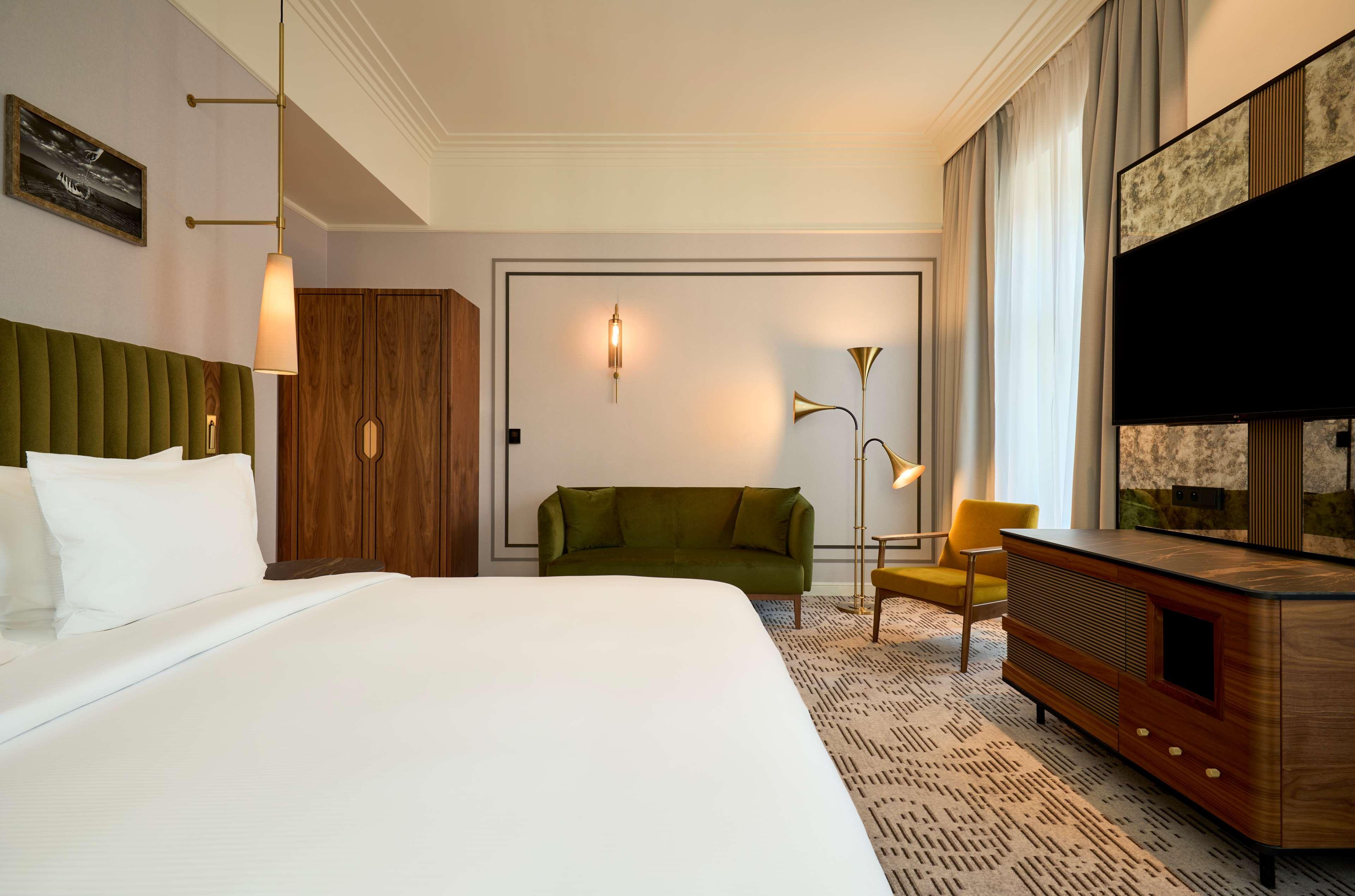 Deluxe, King Bed