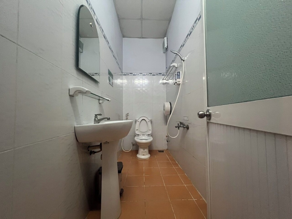 Kim Long Hotel 65/68