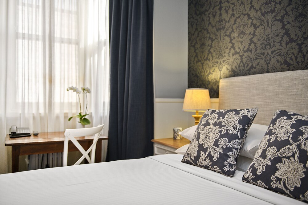 The Russell Boutique Hotel 34/67