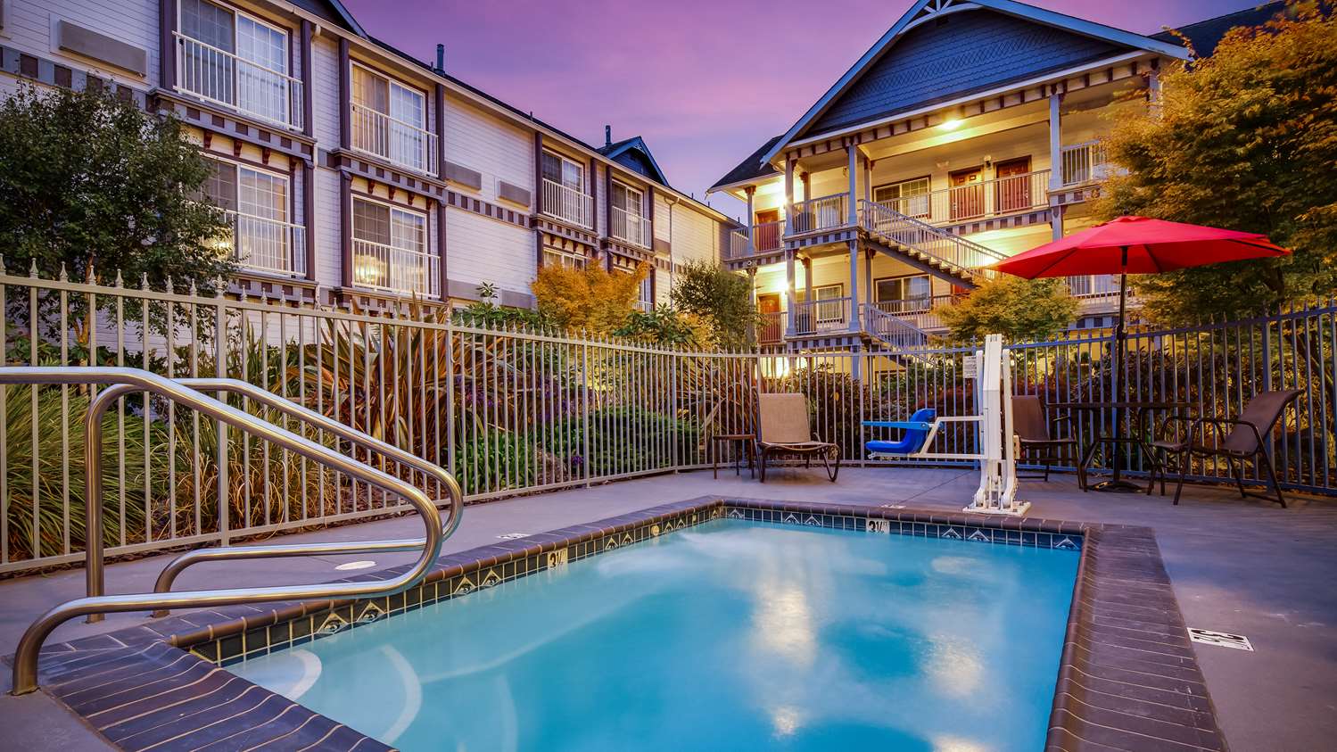 Best Western Plus Bayshore Inn 8/17